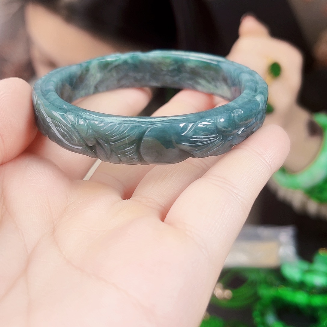 翡翠颈饰未镶嵌手镯59+