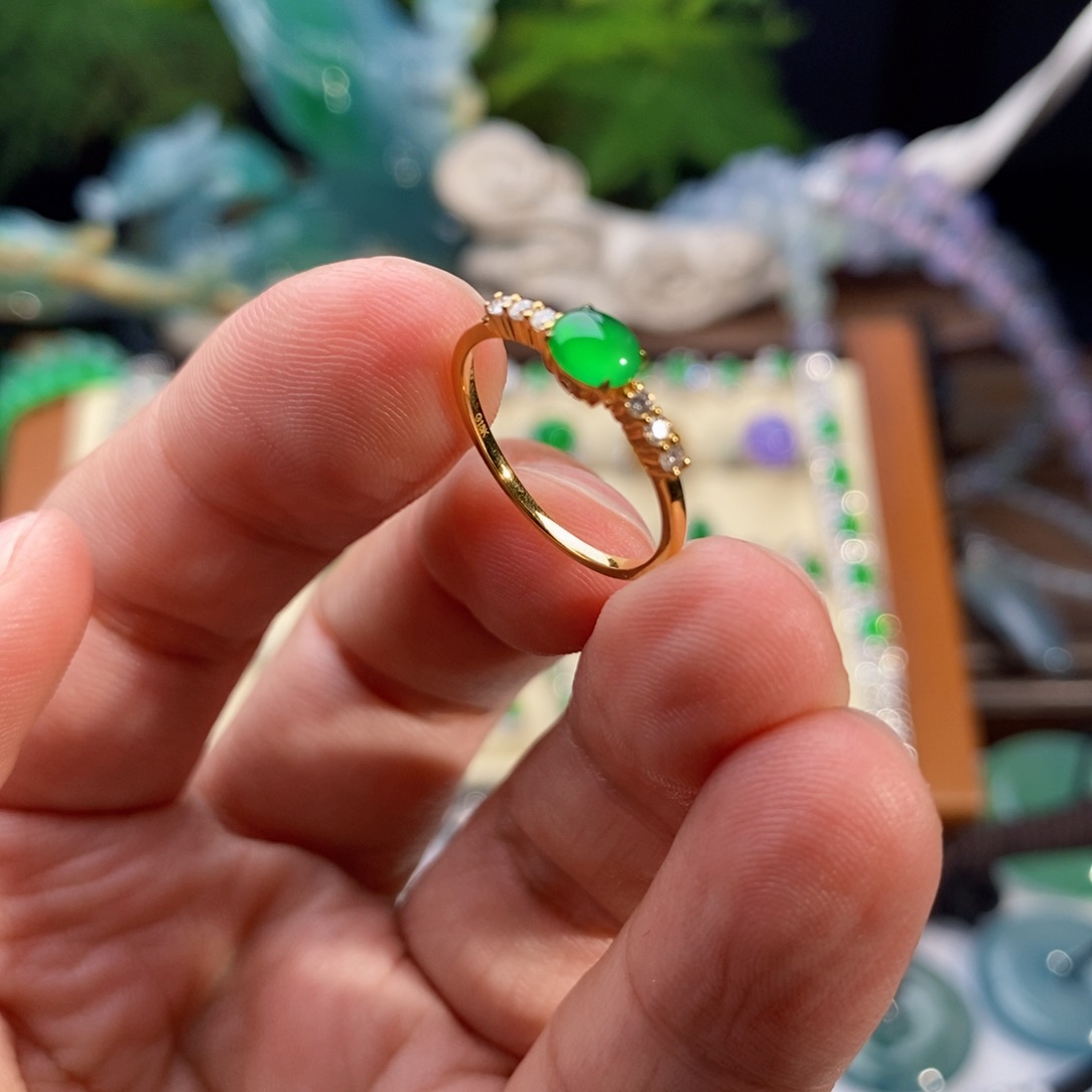 翡翠戒指18K金镶嵌冰阳绿小戒指
