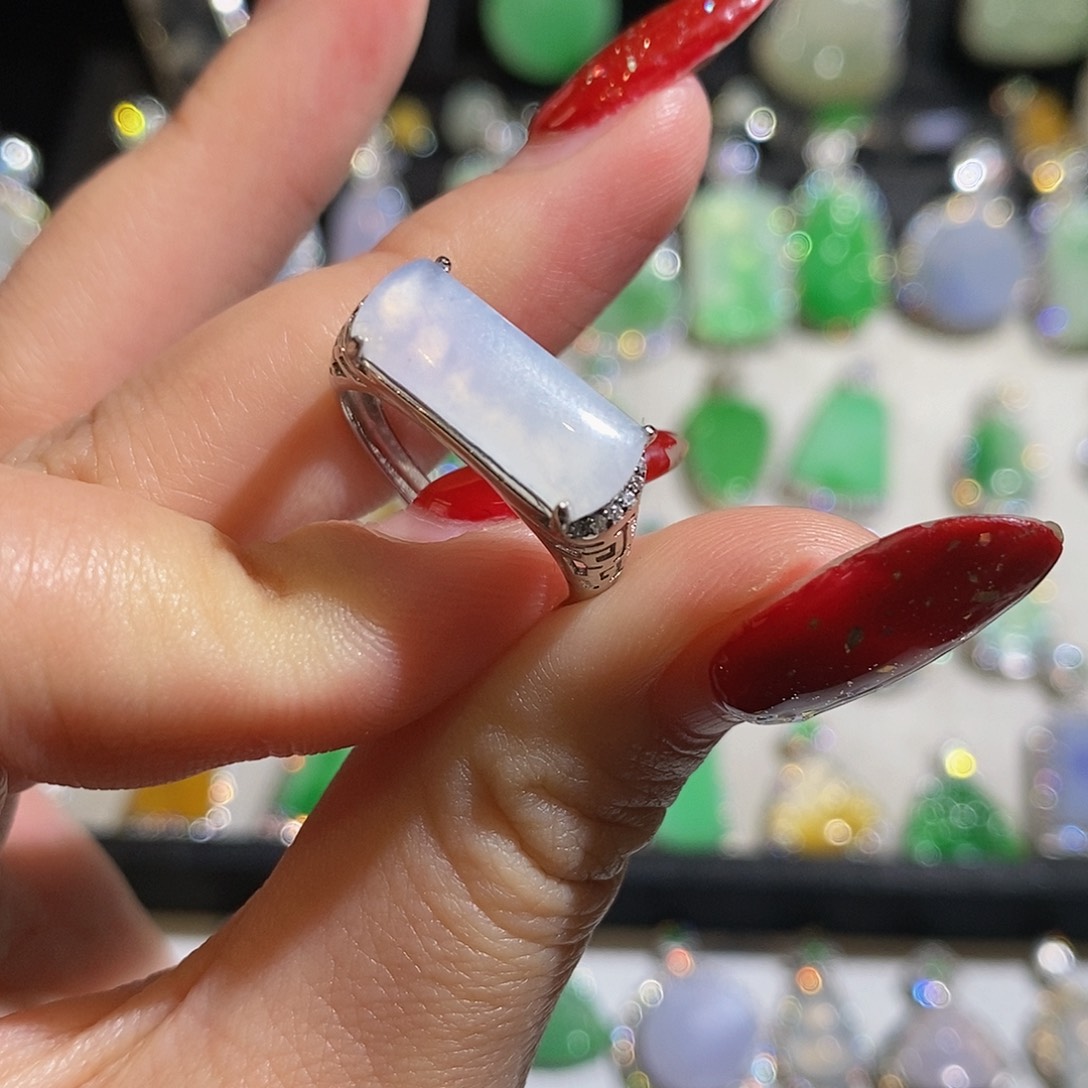 翡翠颈饰银S925镶嵌天然翡翠