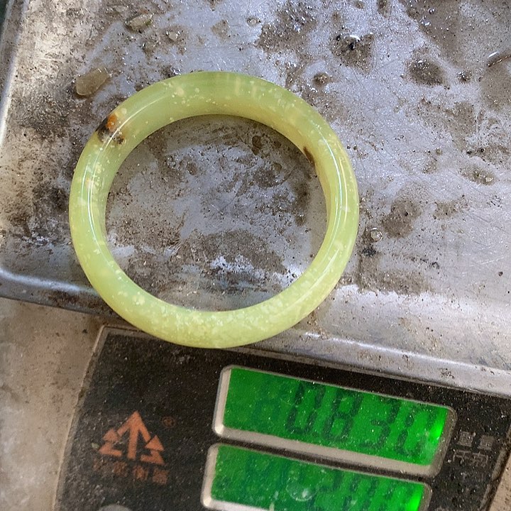 未镶嵌蛇纹石玉珠宝奇石