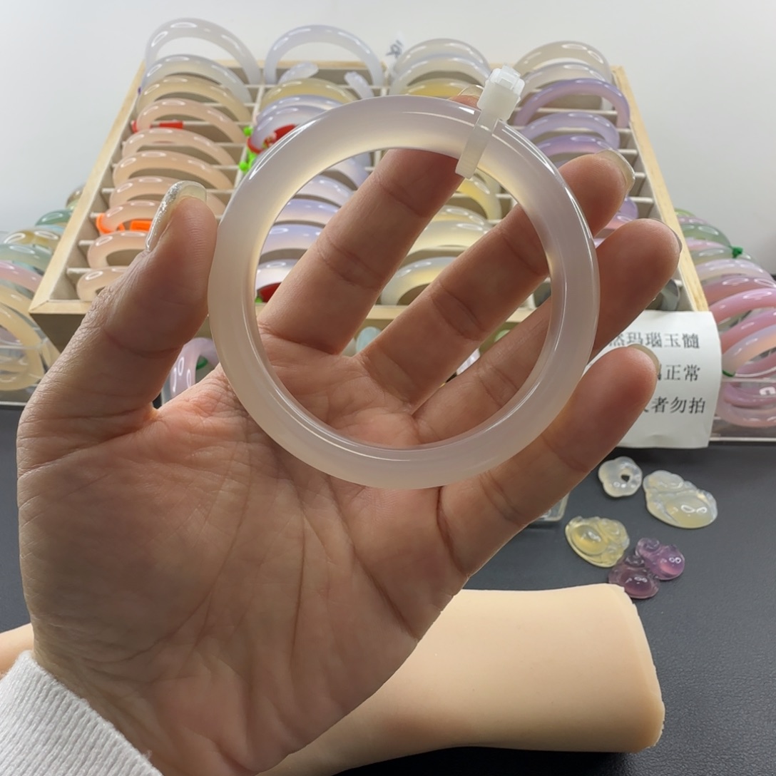 m***³玛瑙/玉髓未镶嵌手镯