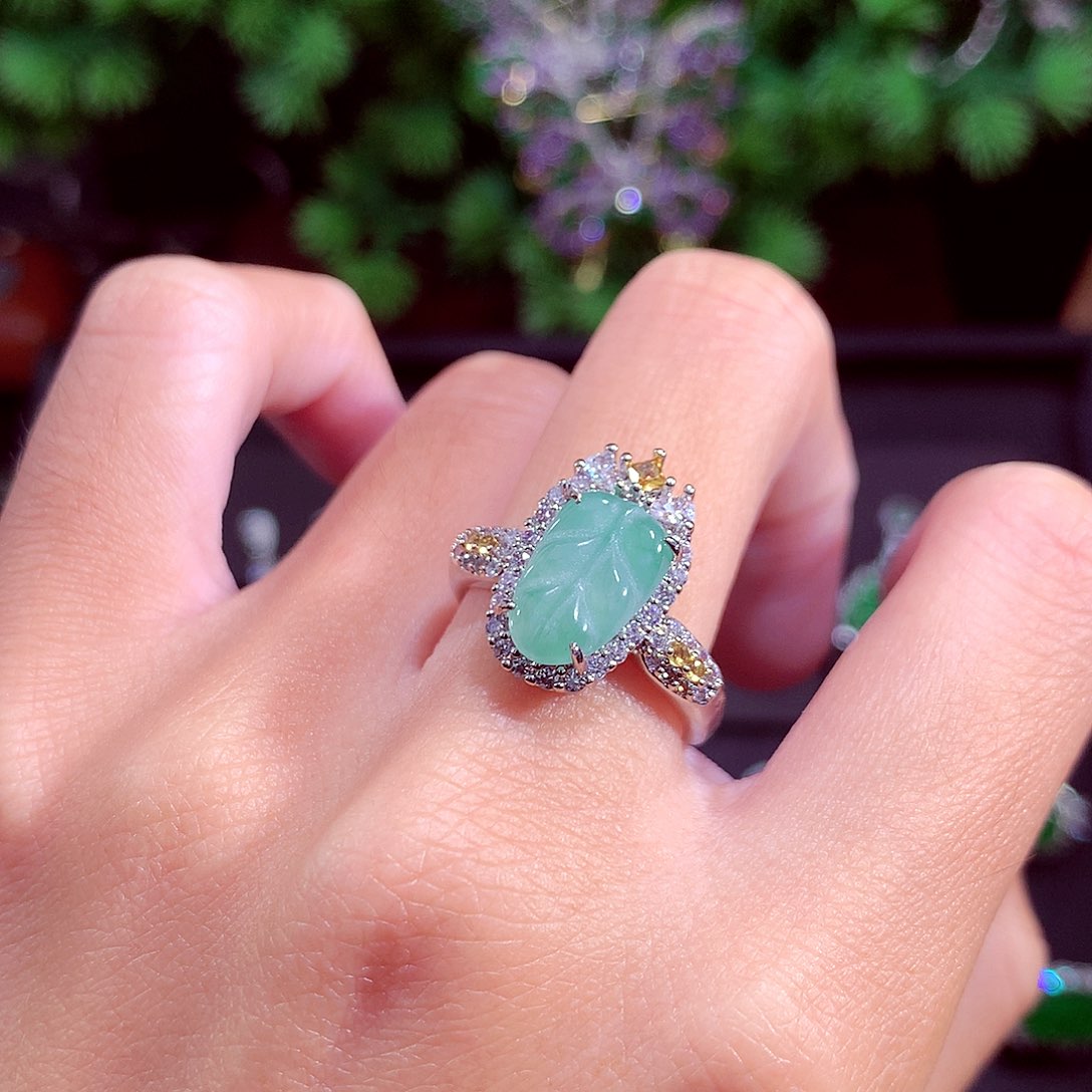 颈饰未镶嵌翡翠天然