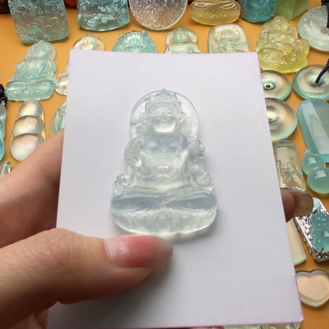 蛇纹石玉吊坠(不含链)未镶嵌度母