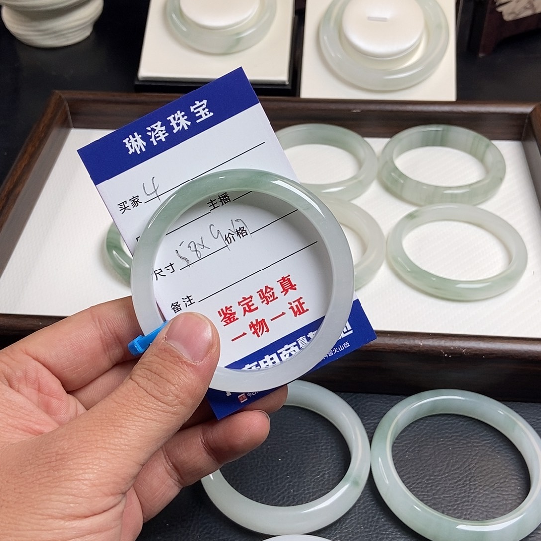 春***雨石英质玉未镶嵌手镯4