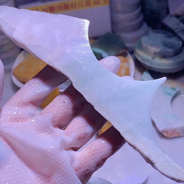 翡翠未镶嵌颈饰边角料