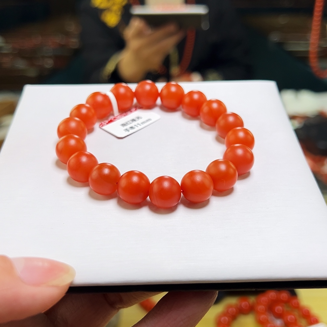 南红玛瑙未镶嵌买11mmm滴水洞哑光保山南红毕业级