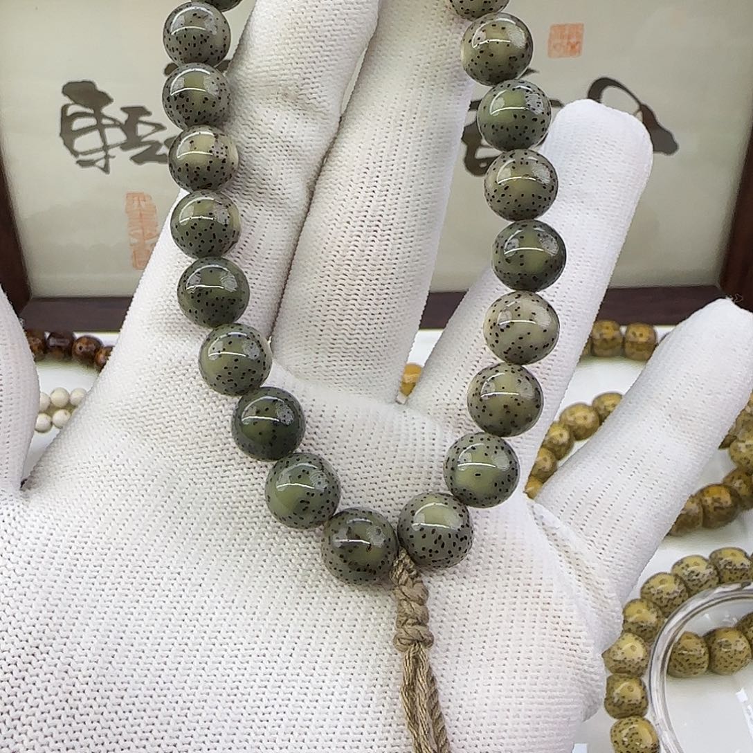 手串星月菩提卡10满绿正圆侧留白