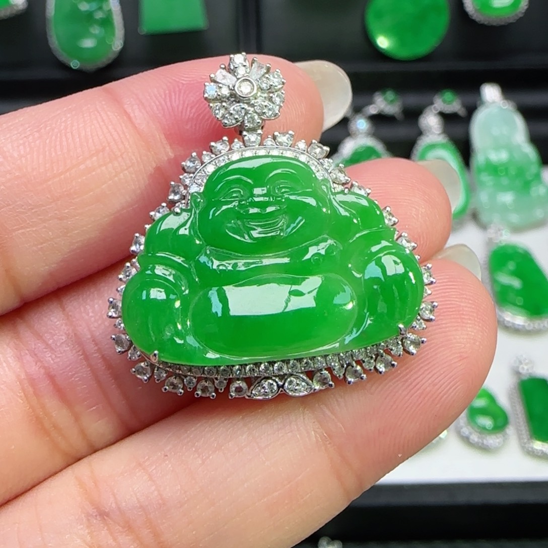 翡翠18K金镶嵌颈饰吊坠