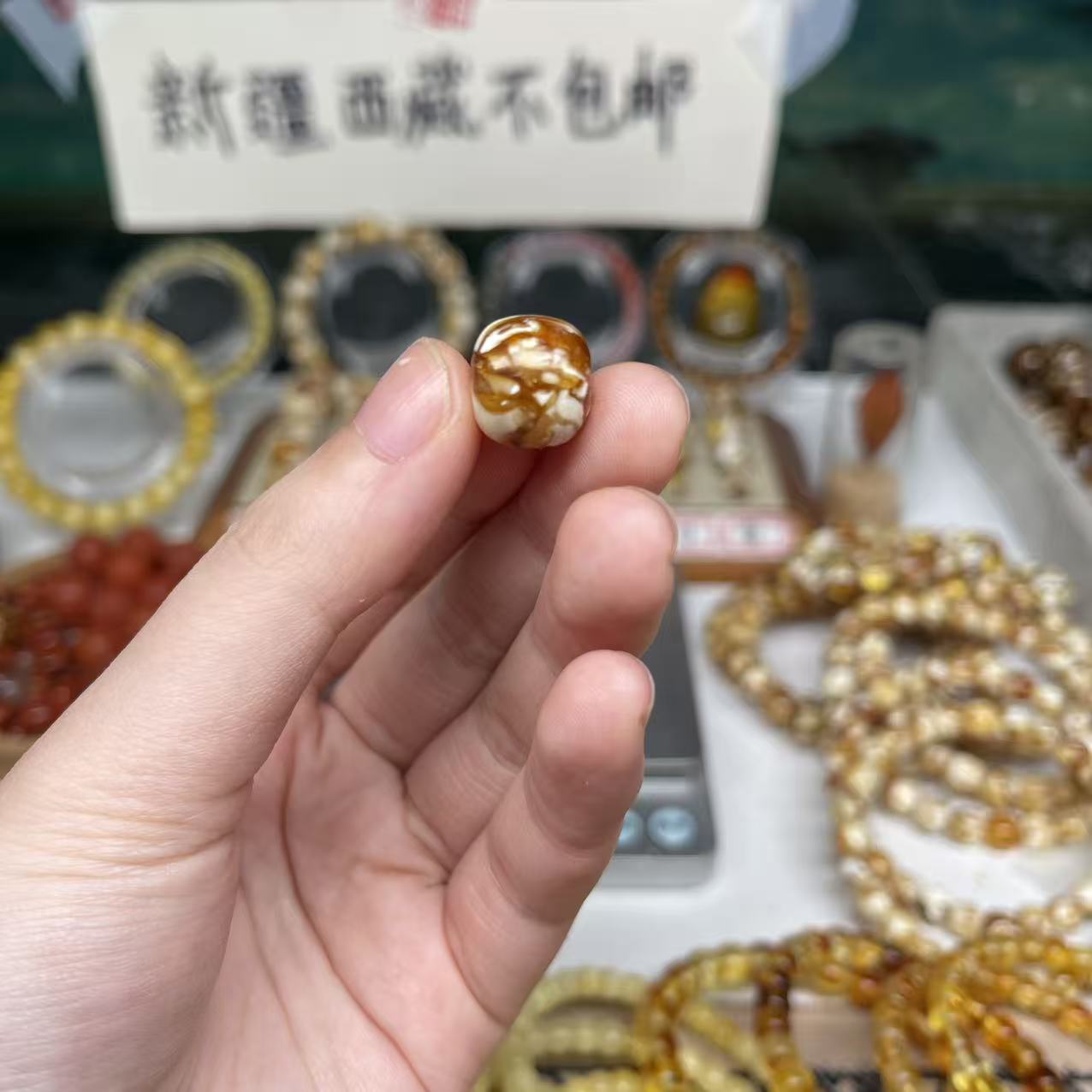 沁色蜜蜡白花老邢一物一图尺寸13mm乘11.9mm搭配手串好看1179号