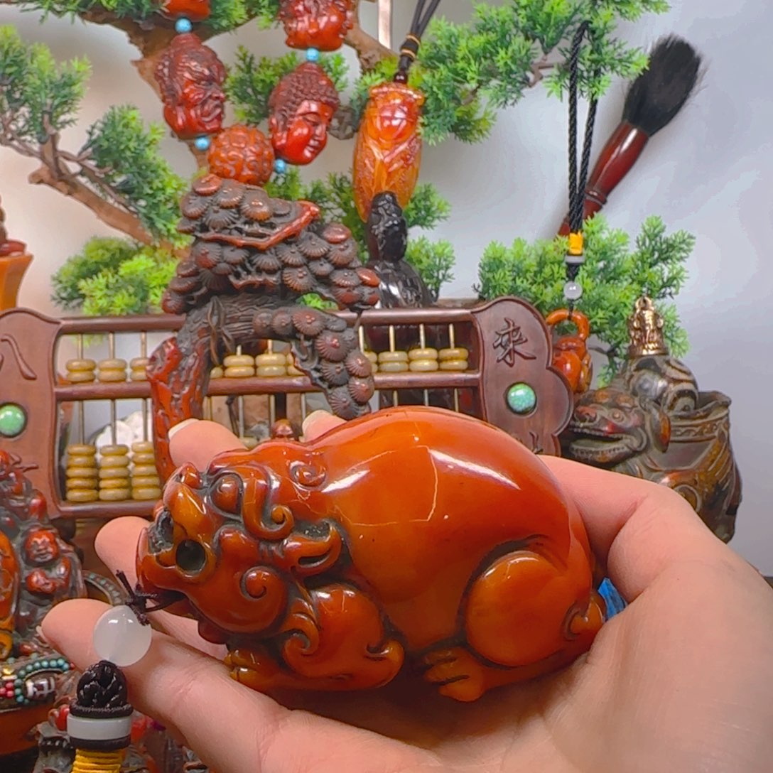 琥珀裸石未镶嵌貔貅