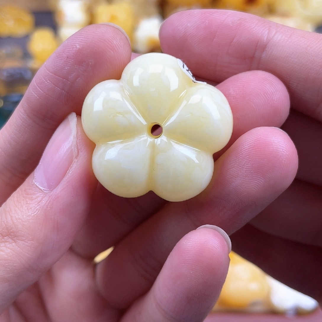 琥珀裸石未镶嵌蜜蜡