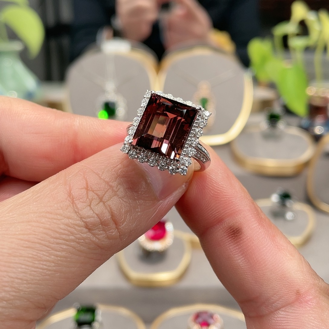 碧玺戒指18K金镶嵌9.65ct