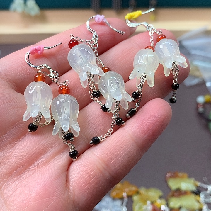 未镶嵌蛇纹石玉耳饰