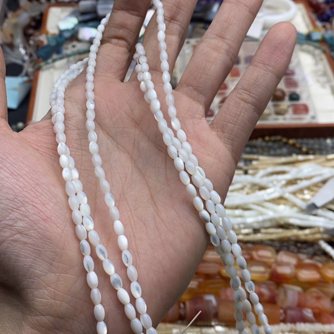 玛瑙/玉髓未镶嵌珠宝半成品一条天然精品3×5mm白蝶贝小米珠