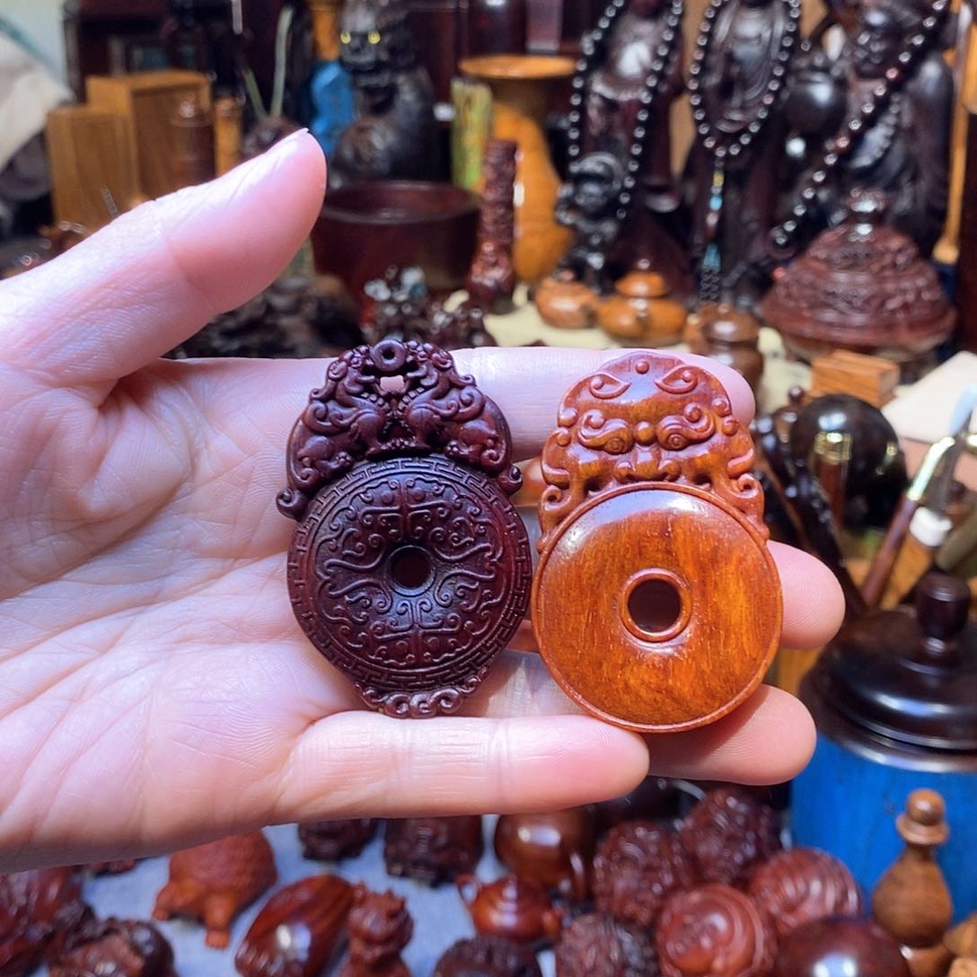 檀香紫檀（小叶紫檀）兽头平安扣