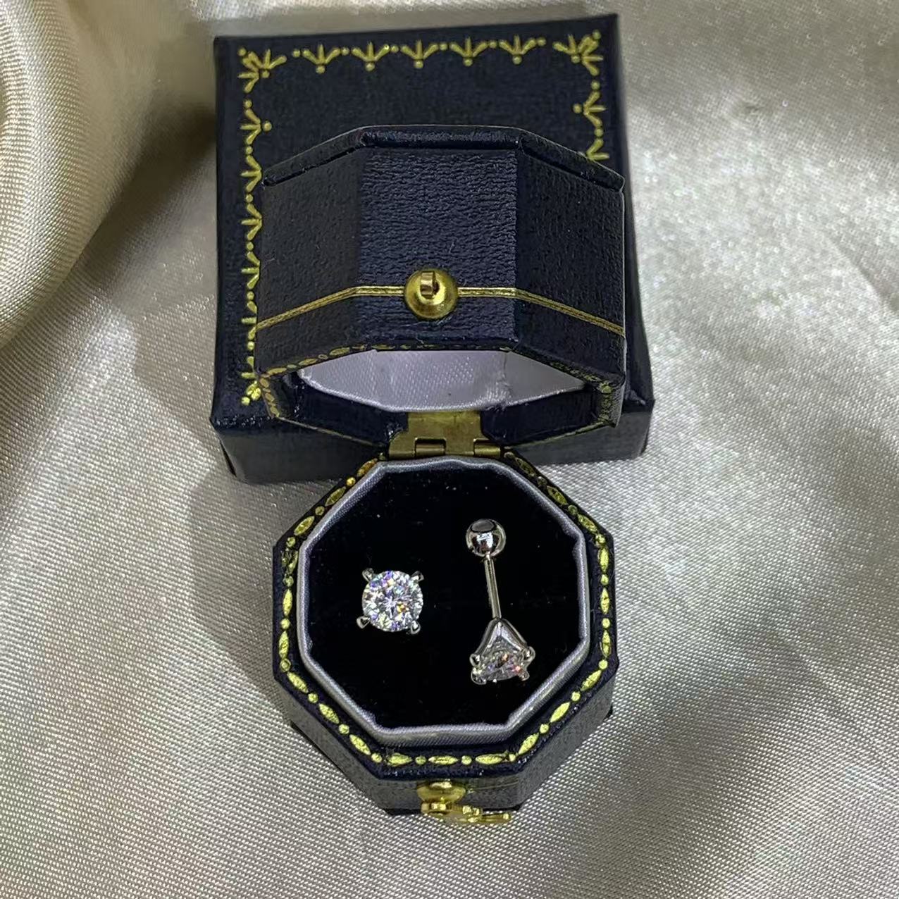 粉丝专享  四爪皇冠螺丝耳钉50分【B】