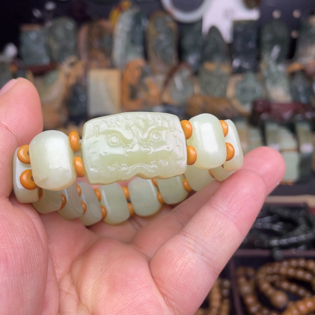 岫岩老玉（透闪石质玉）未镶嵌颈饰