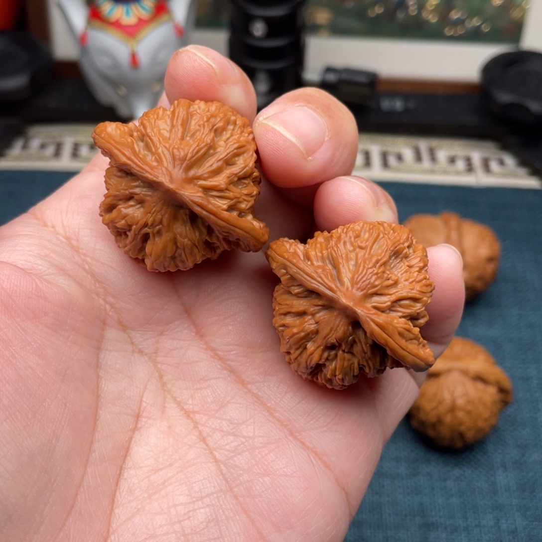 文玩核桃把件全品红皮四座楼37