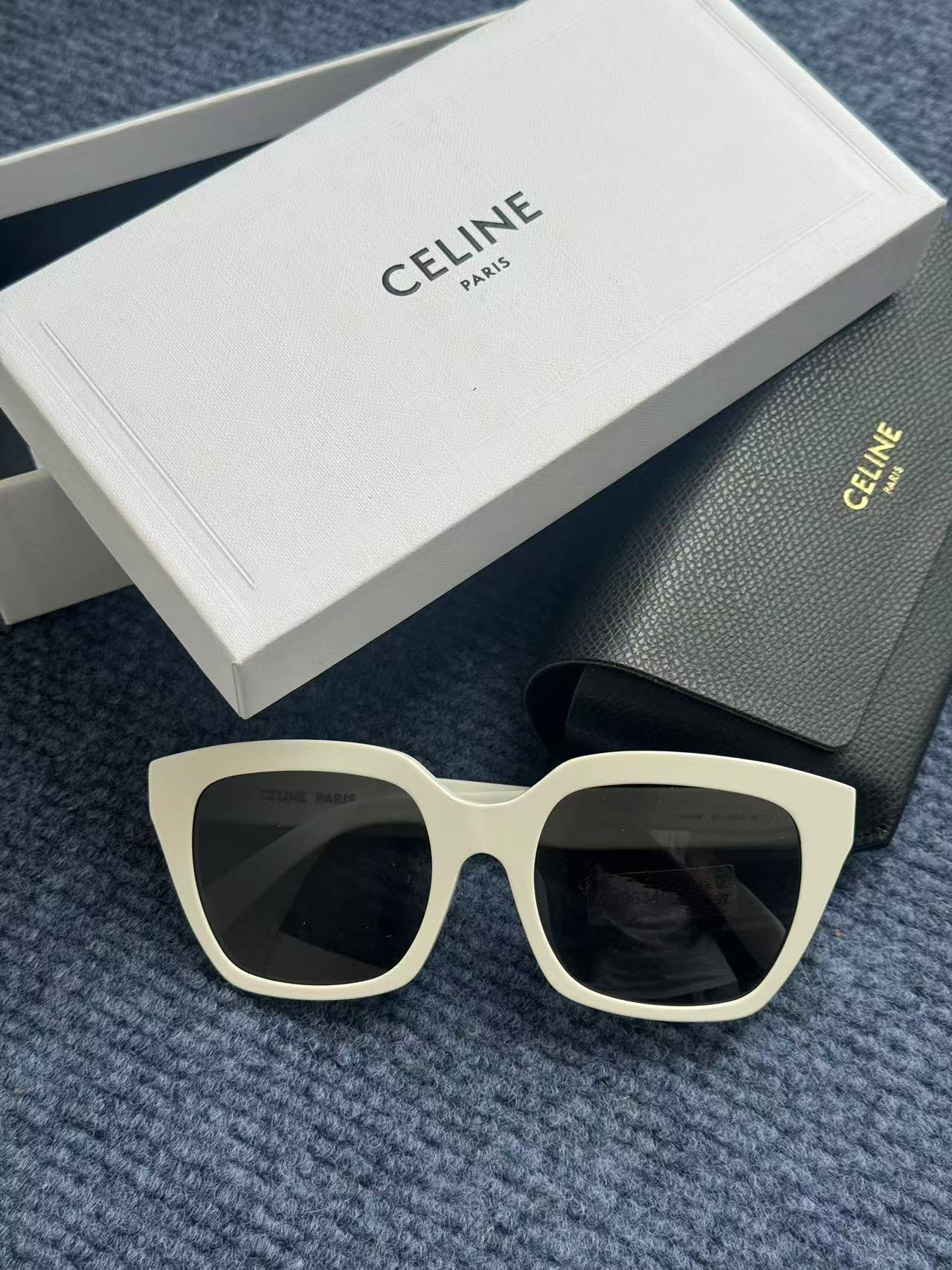 95新 Celine/思琳 Celine白色墨镜（在售款）