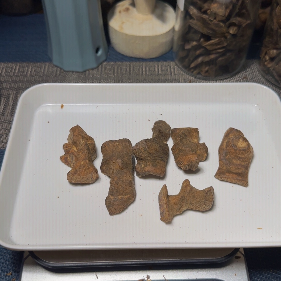 树脂制品君*树脂制品，乌身30克