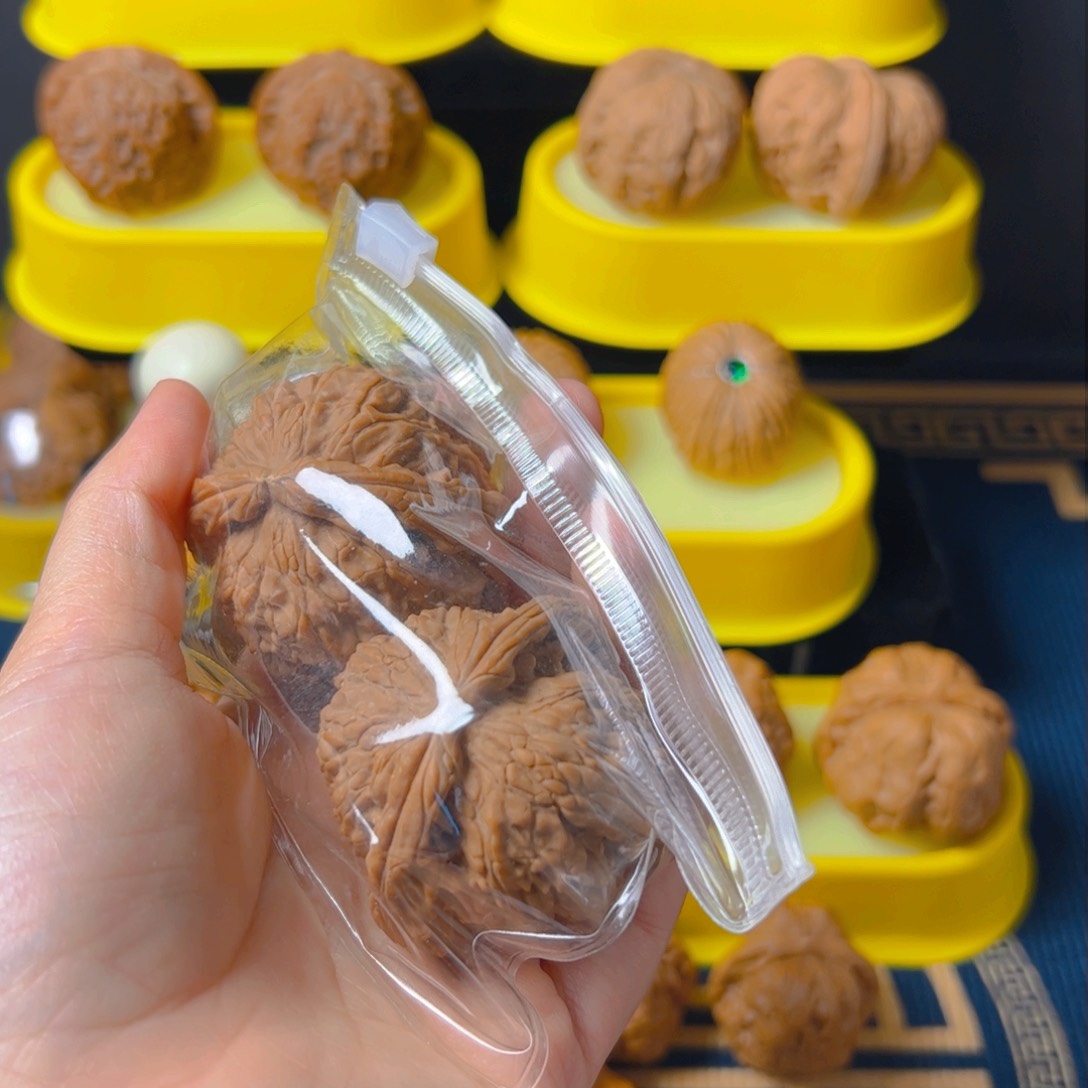 文玩核桃把件宁白狮子