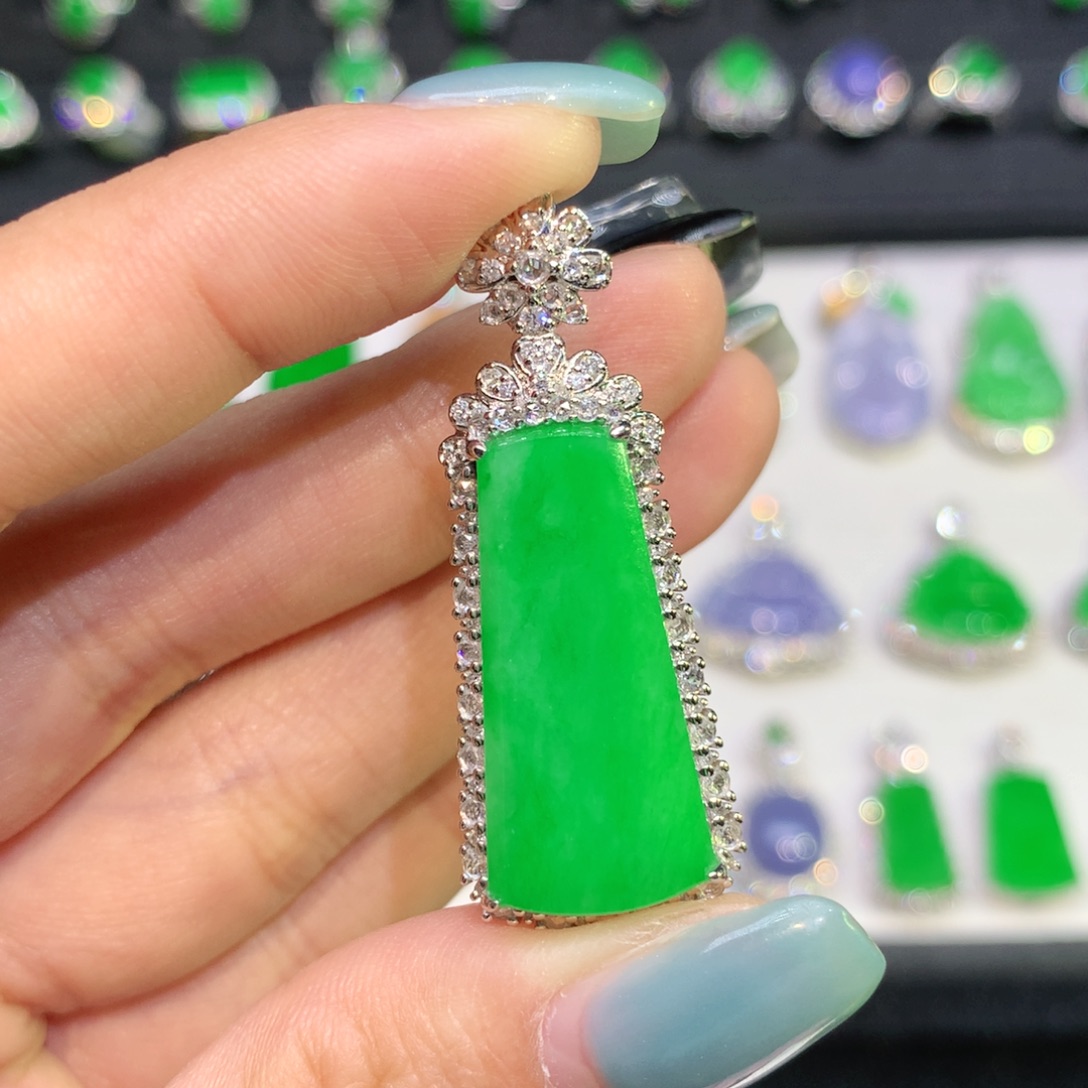 翡翠18K金镶嵌吊坠(不含链)