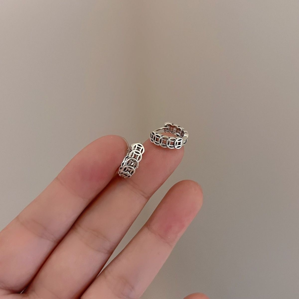 925银耳饰 清冷感钱币耳环女极简复古银耳圈高级感耳饰小众百搭