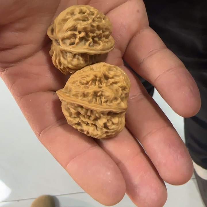 小***/桃核吊坠梨木台核桃