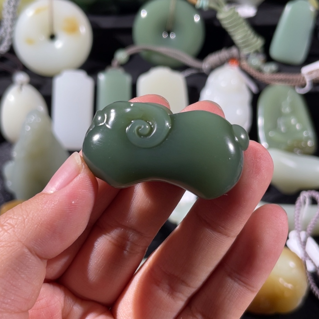 和田玉未镶嵌颈饰