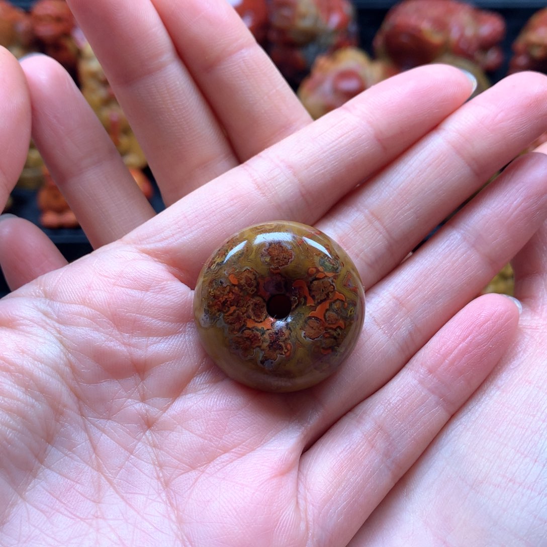 玛瑙/玉髓手串未镶嵌平安扣