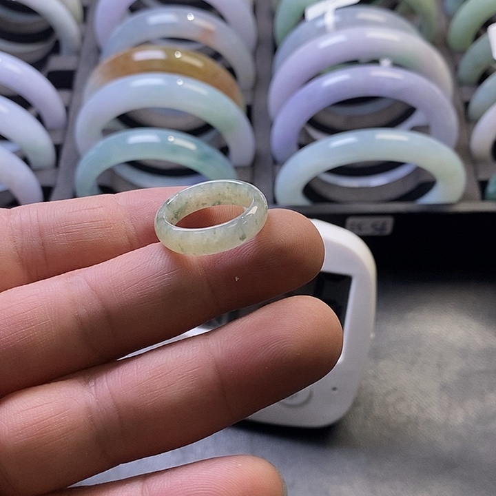 彬***理翡翠未镶嵌颈饰戒指