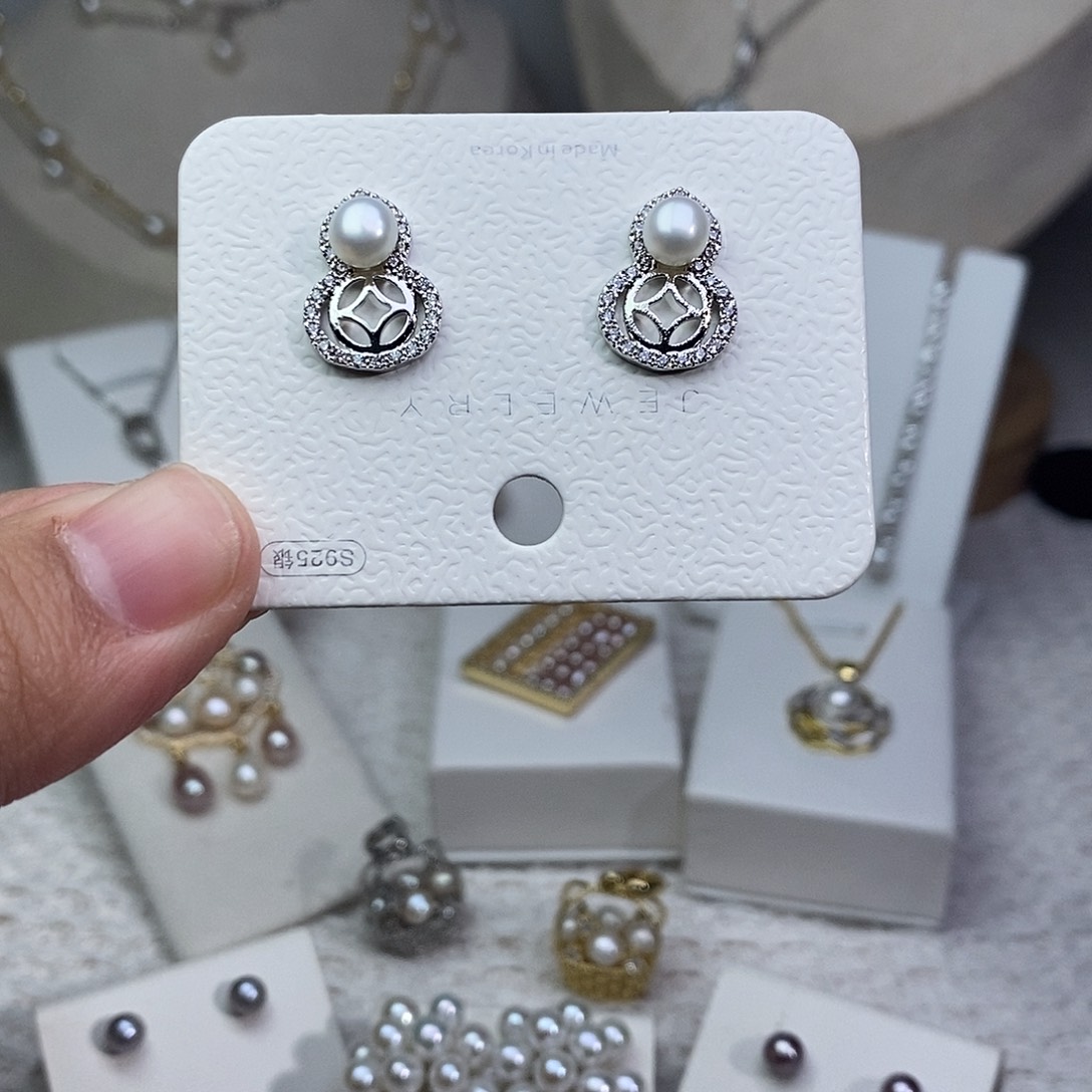 淡水珍珠银S925镶嵌耳饰