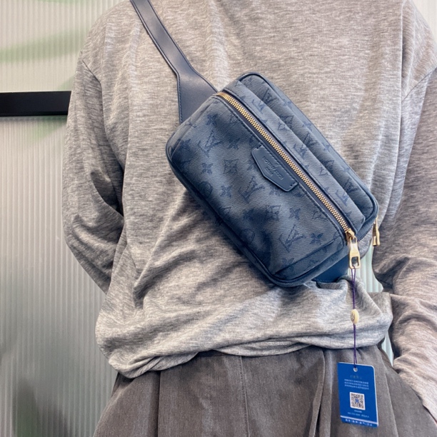 95新 LouisVuitton/路易威登 【涛】36 0567 蓝丹宁老花胸包