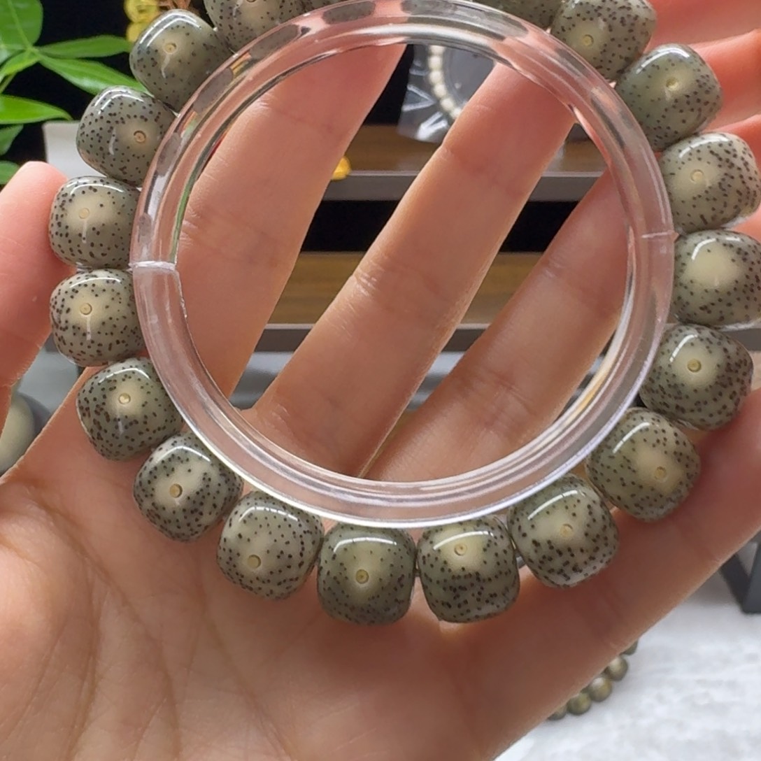 星月菩提手串绿包白