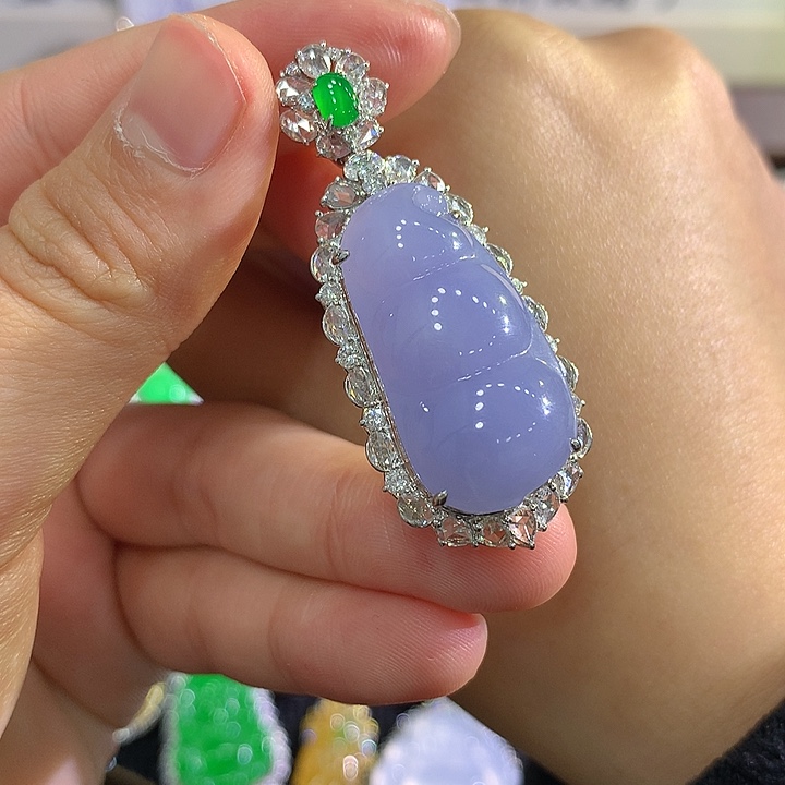 翡翠18K金镶嵌颈饰豆子