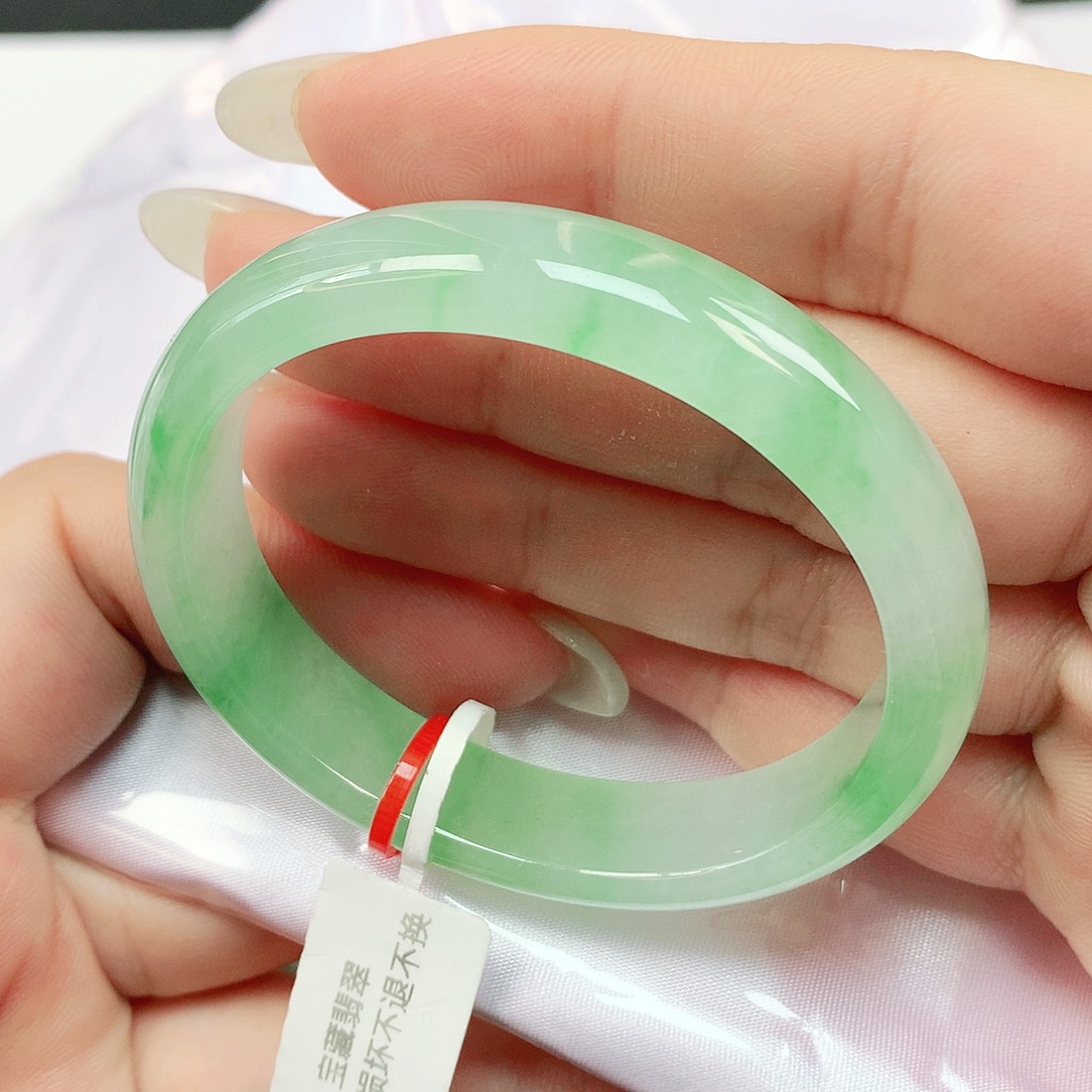 翡翠手镯未镶嵌抖音668贵妃