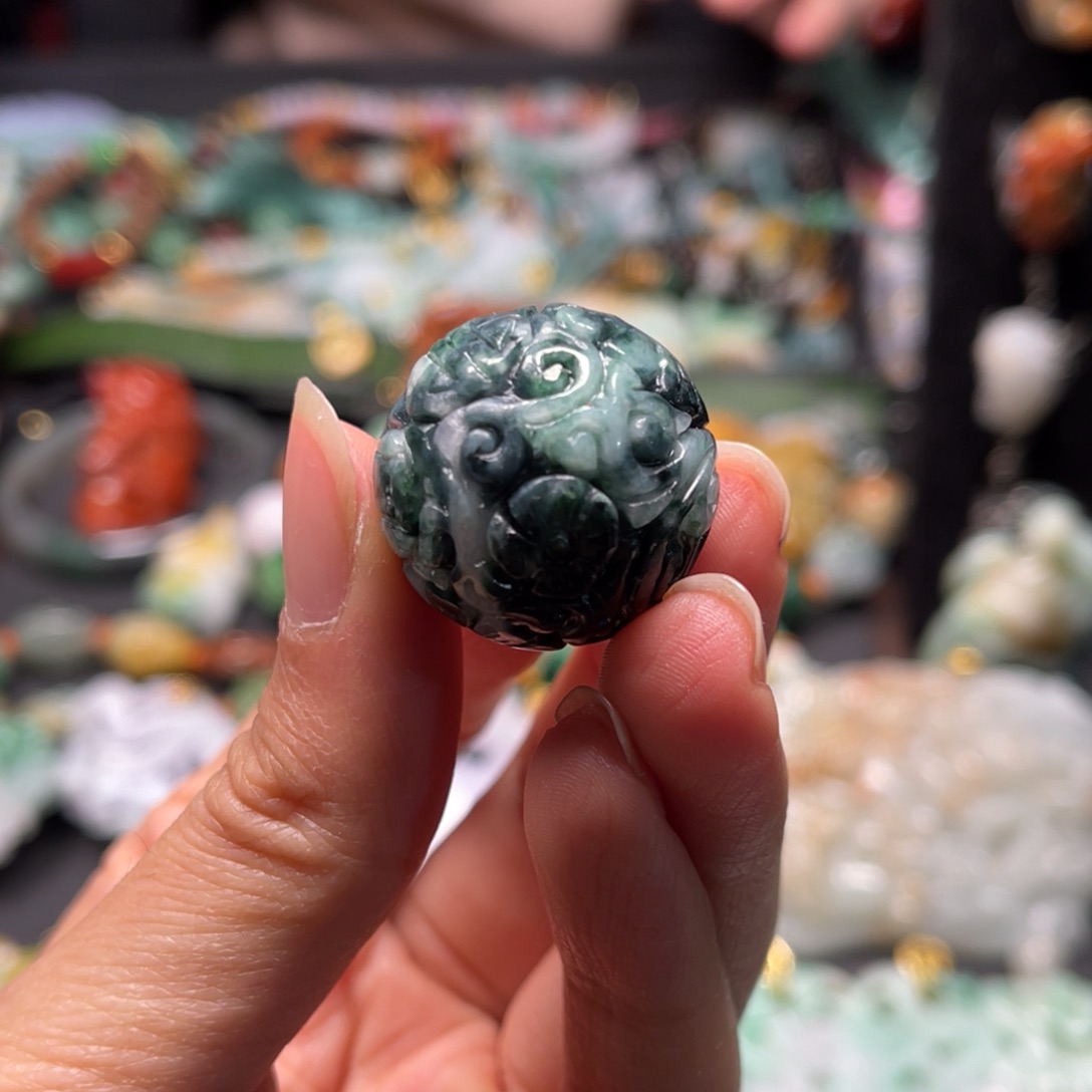 翡翠颈饰未镶嵌hggvggggvghhbbhhbb