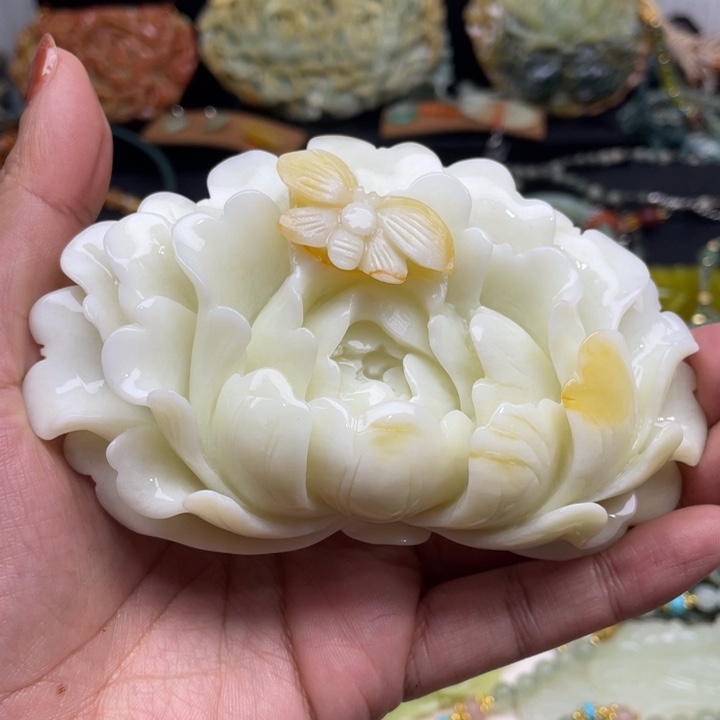 泓***ì蛇纹石玉未镶嵌颈饰