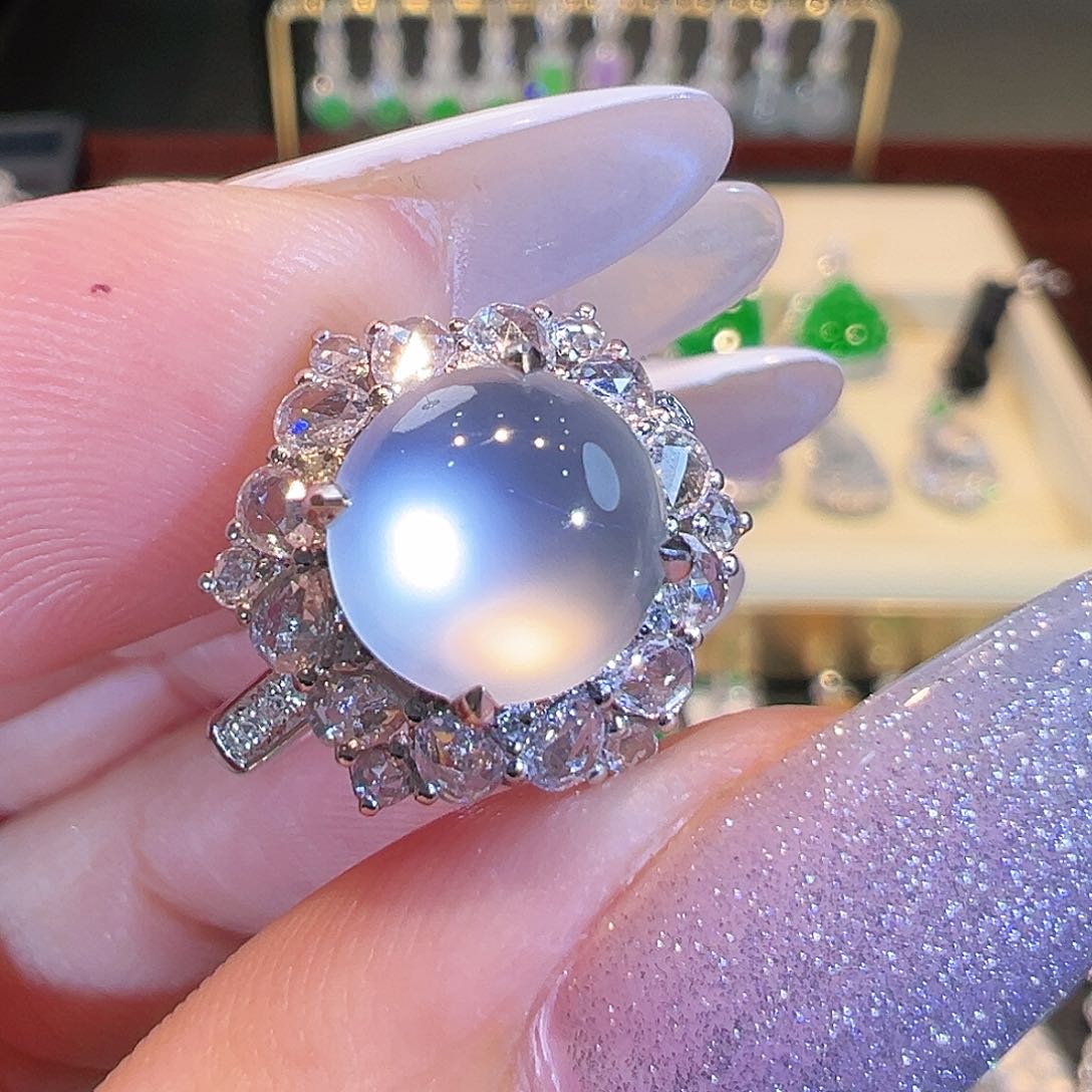 翡翠戒指18K金镶嵌翡翠