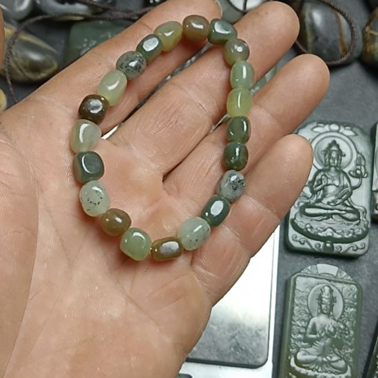 和田玉未镶嵌颈饰