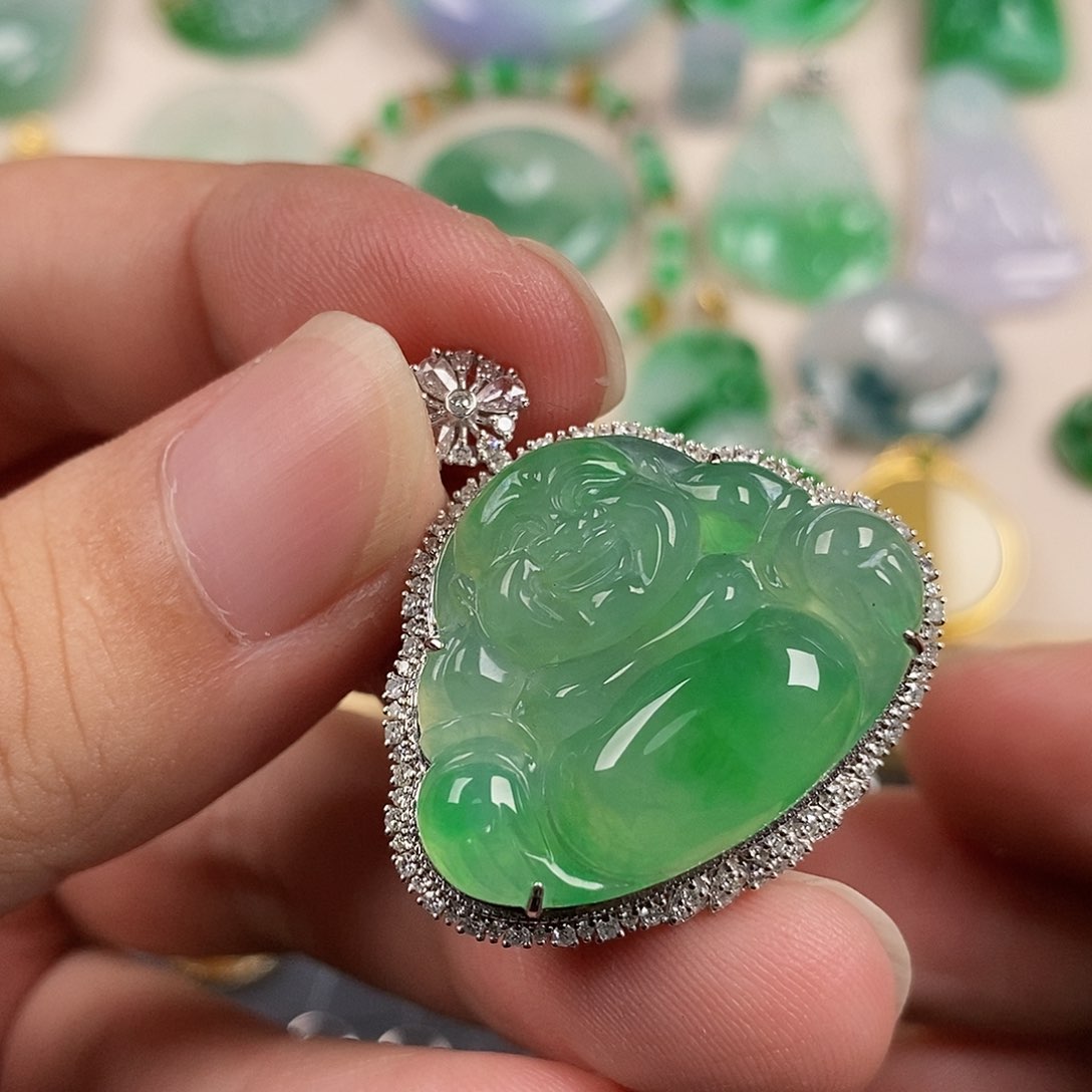 翡翠18K金镶嵌颈饰?****?翡翠