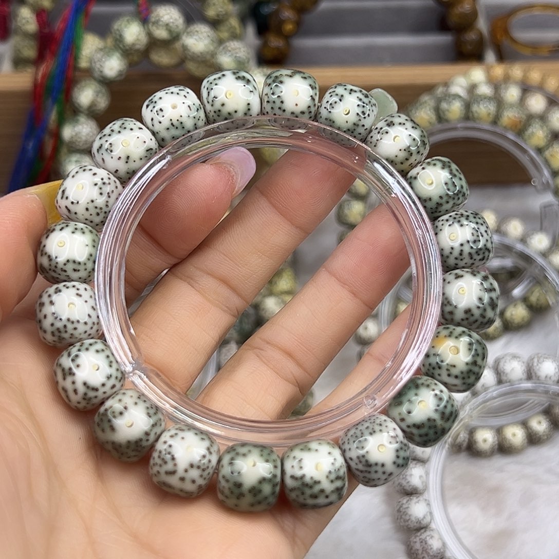 崔***山星月菩提吊坠12×11绿包白