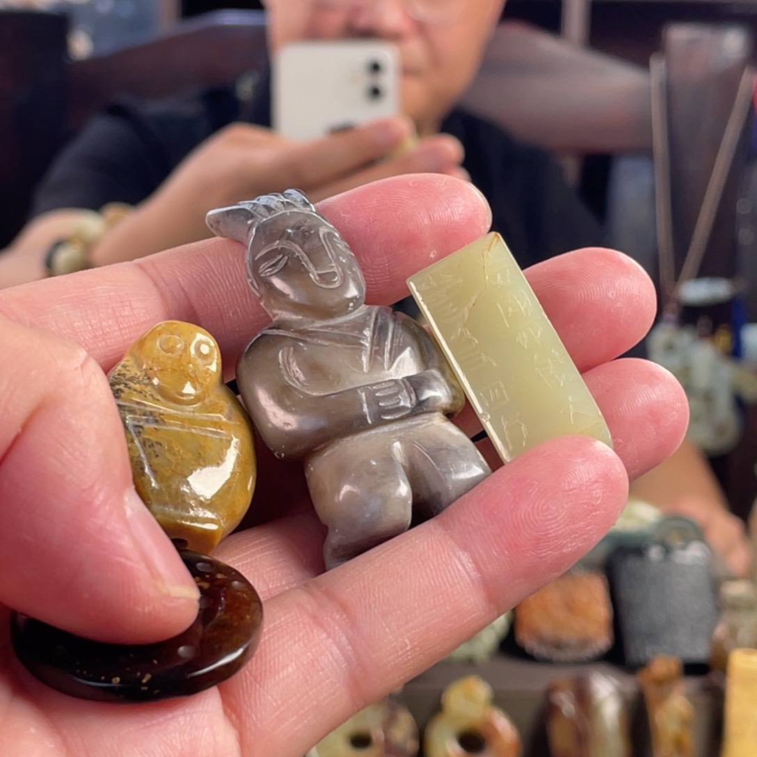 异***台和田玉未镶嵌挂件