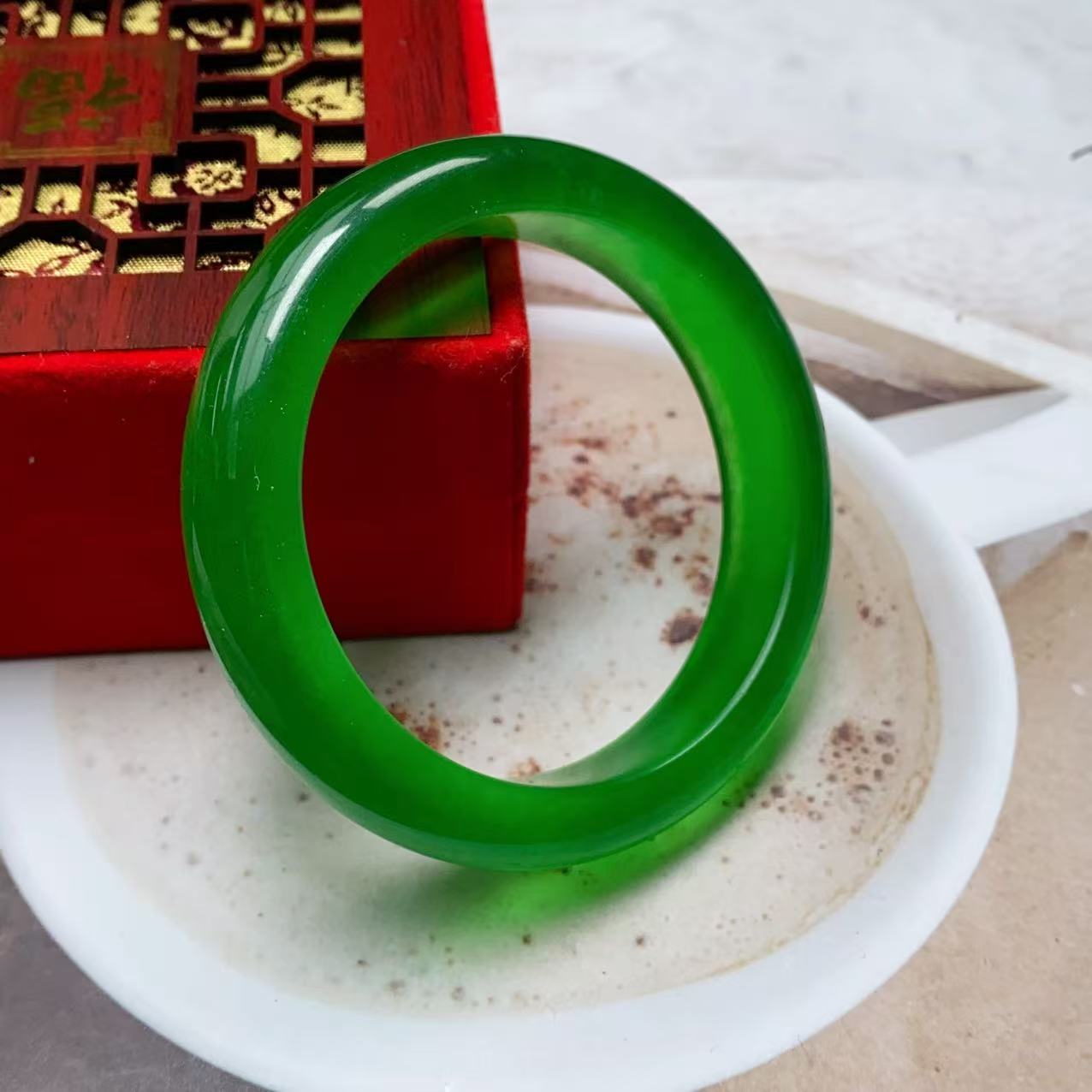 透绿色常规时尚精致女士日常百搭多样性发一个奇石