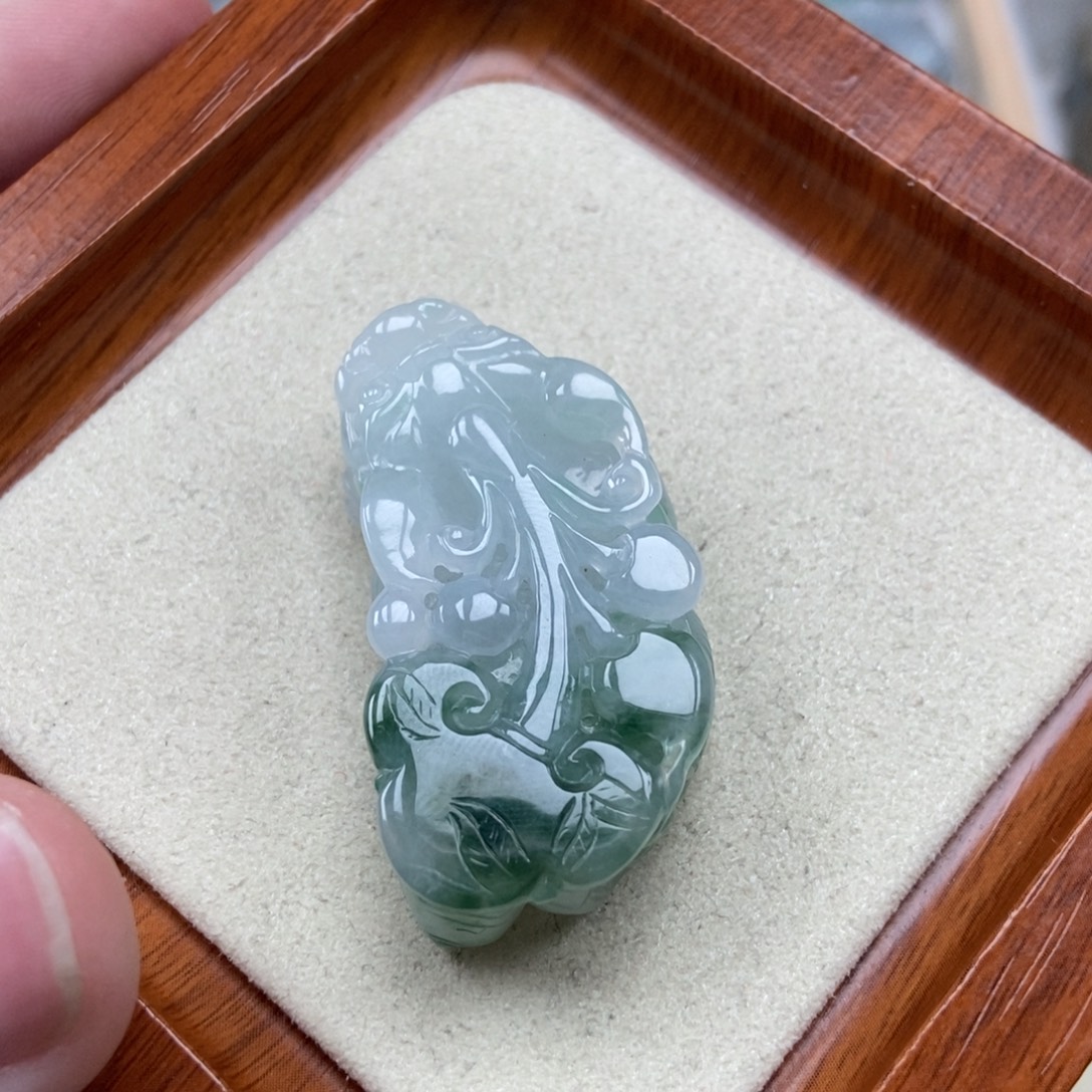 雷***明翡翠未镶嵌颈饰如意貔貅