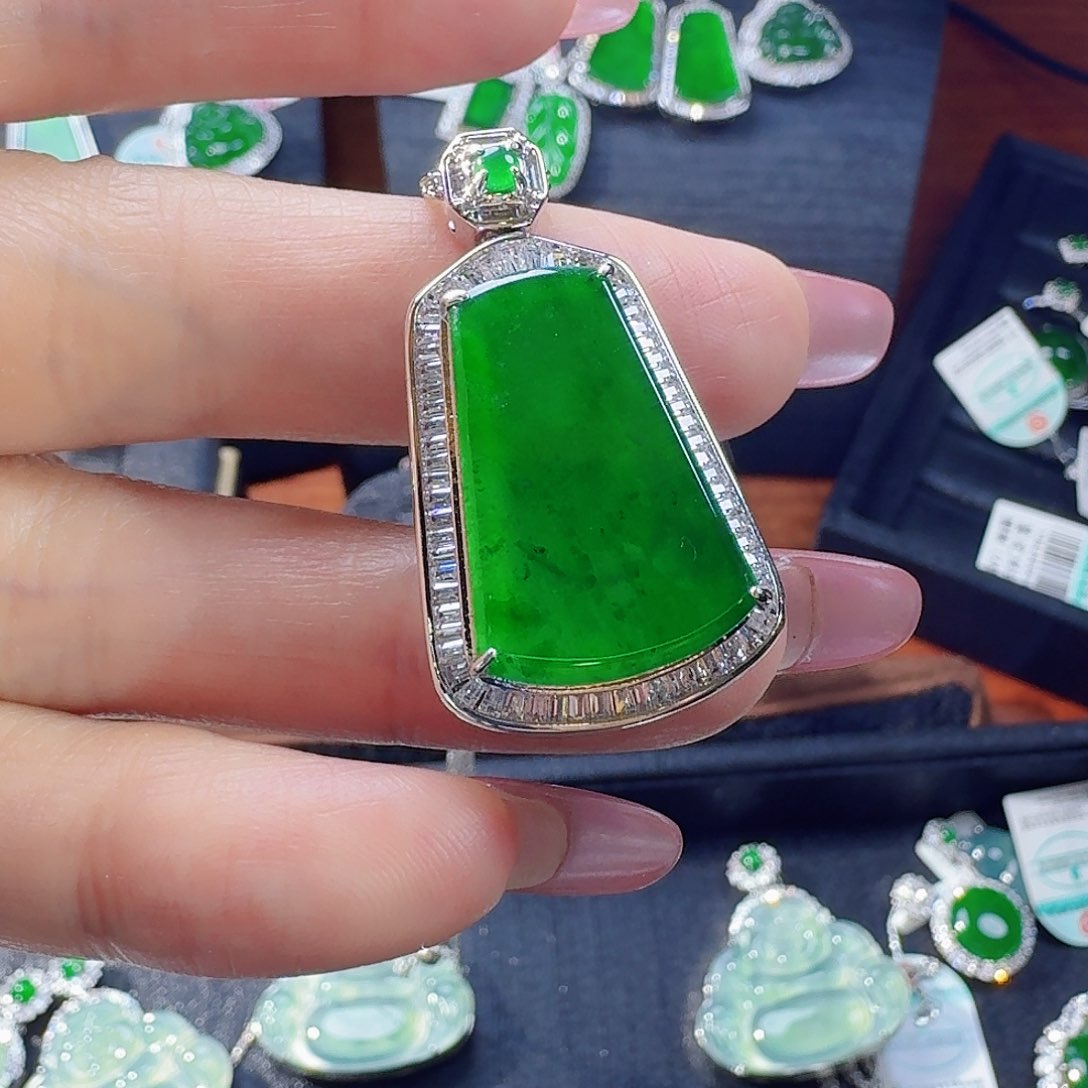 翡翠手镯未镶嵌天然翡翠A货无事牌