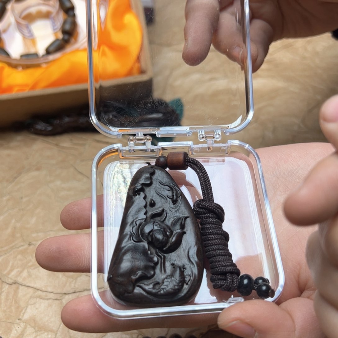 大叶紫檀（黑酸枝木类）