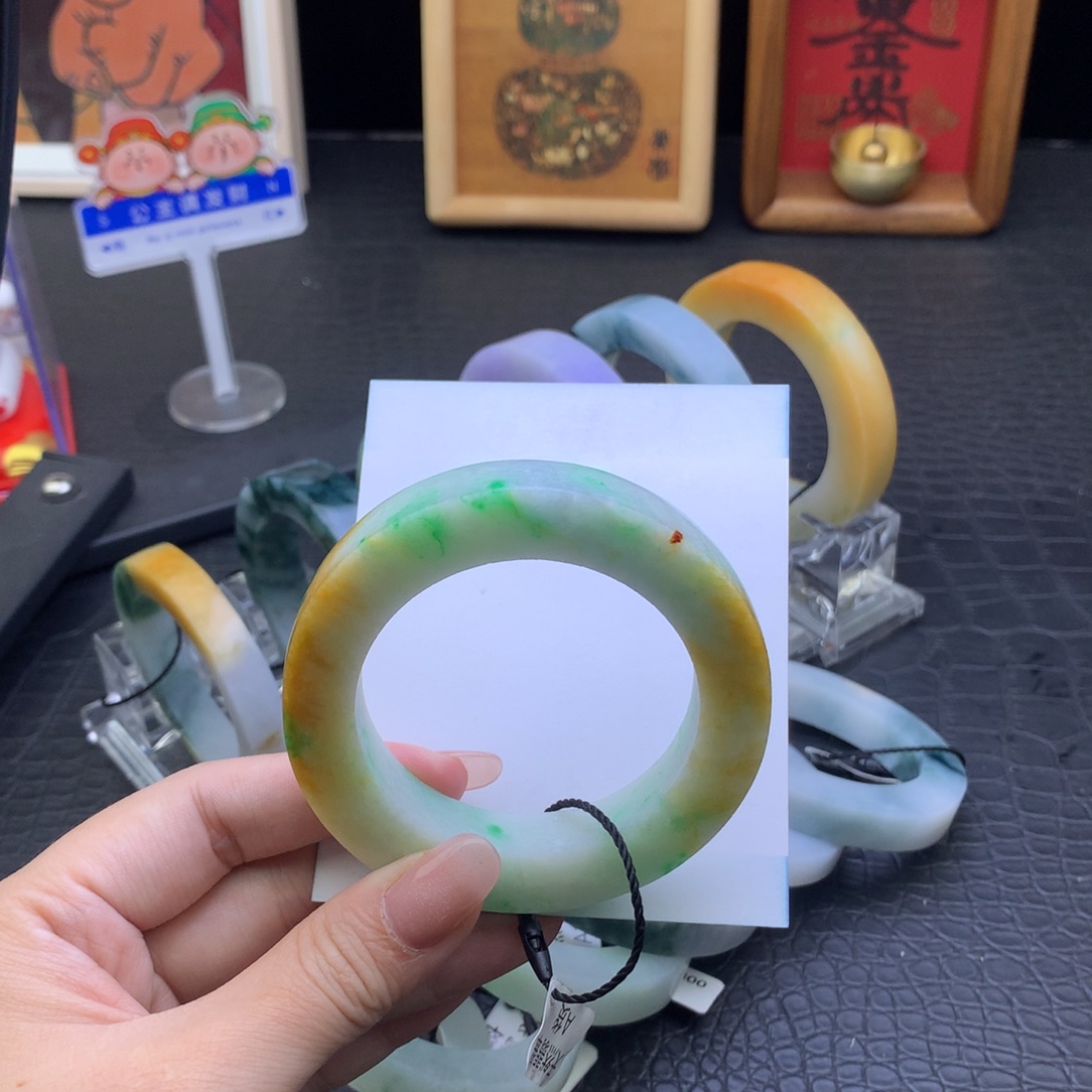 定制翡翠未镶嵌翡翠手镯