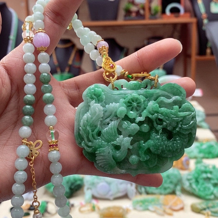 翡翠颈饰未镶嵌春****月翡翠吊坠