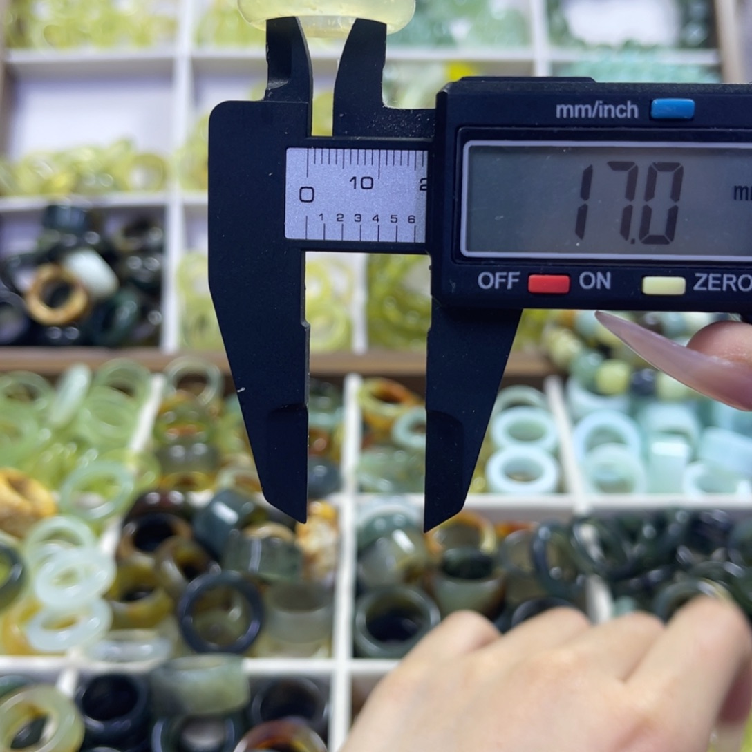 蛇纹石玉未镶嵌手镯103